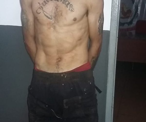 Vecinos reducen a malviviente y recuperan moto robada