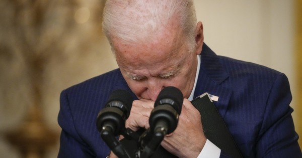 La Nación / Biden viaja a base aérea para rendir tributo a militares muertos en Kabul