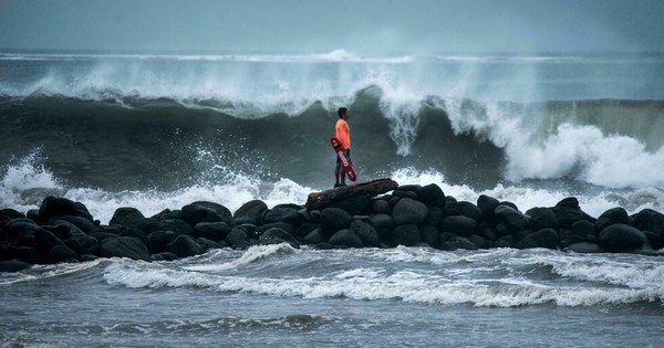 La Nación / El huracán Nora se desplaza a lo largo de la costa del Pacífico mexicano