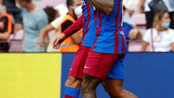 Memphis Depay da el triunfo a un Barcelona inseguro