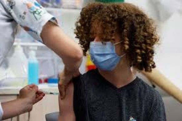 Israel bajó a 12 años la edad mínima pare recibir la tercera dosis de la vacuna