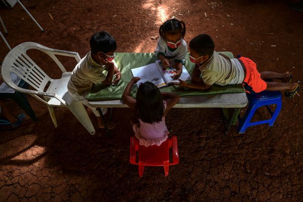 La escasez de vacunas y la falta de infraestructura lastran el regreso a clases en AL - ADN Digital