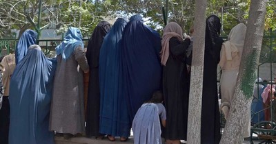 La Nación / Talibanes autorizan a las mujeres ir a la universidad, pero separadas de los hombres