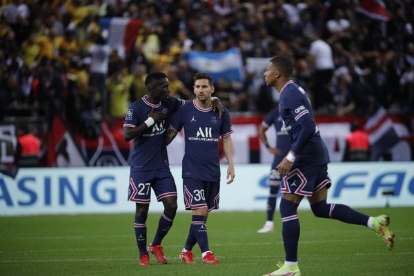 Doblete de Kylian Mbappé en el debut de Lionel Messi con el PSG