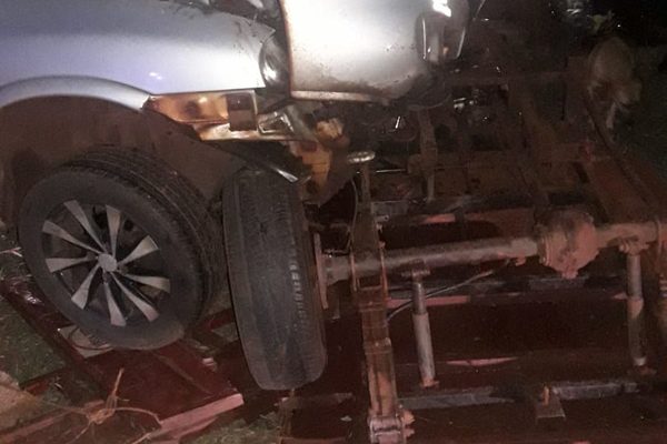 Motocarro sin luces provoca aparatoso accidente