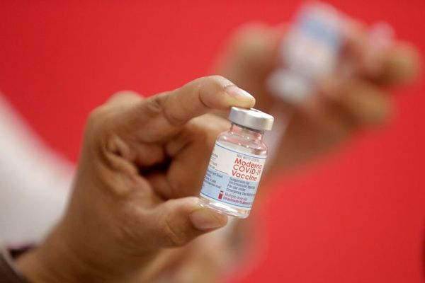 Salud anuncia vacunatorios exclusivos para segunda dosis antiCOVID de Moderna en Asunción - Nacionales - ABC Color