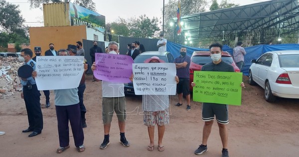 La Nación / Vecinos de Lambaré se manifiestan frente a iglesia por alta polución sonora