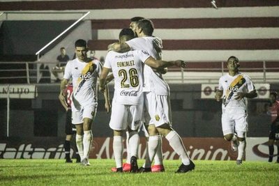 Guaraní golea y se aleja | OnLivePy