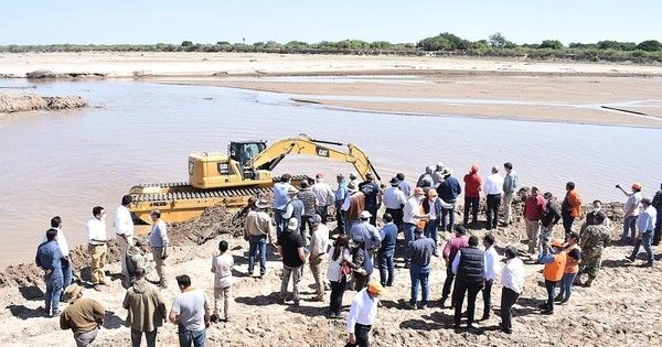 La Nación / Celebran el ingreso de aguas hacia Paraguay