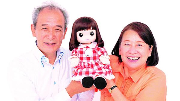 Desarrollan una muñeca con IA para aliviar el aislamiento de la tercera edad