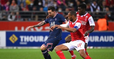 La Nación / Messi debuta en París