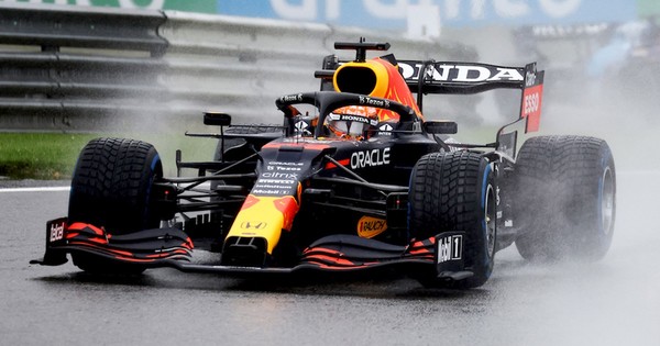 La Nación / Verstappen gana con 2 vueltas