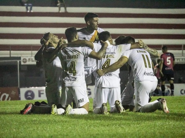 Guaraní con goleada se aleja en la punta del Clausura | .::Agencia IP::.