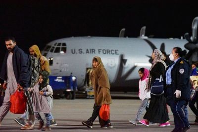 Miles de afganos quedan atrapados esperando su evacuación del país