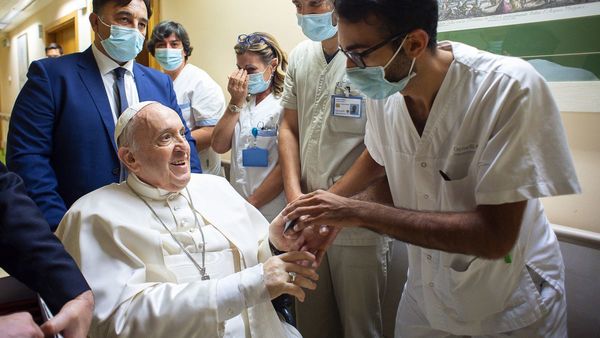 Papa Francisco: "Un enfermero me salvó la vida"