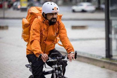 De ministro afgano a “delivery” en bicicleta en Leipzig: la transformación de Sayed Sadaat - Mundo - ABC Color