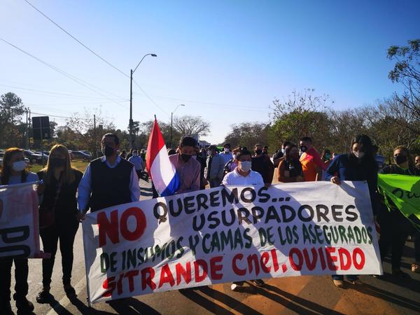 Asegurados del IPS cierran ruta – Prensa 5