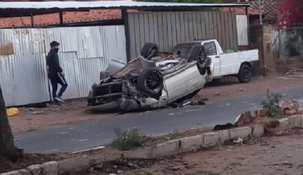 Menor fallece tras vuelco de vehículo en Villa Elisa - Noticiero Paraguay