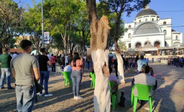 Diario HOY | Caacupé: Salud controla protocolo en misa dominical, con miras al 8 de diciembre