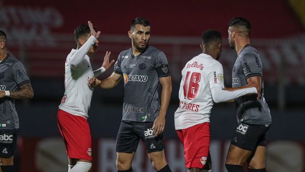 Atlético Mineiro empata y sigue aislado como líder en Brasil