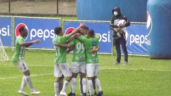 Doblete de Pedro Báez para mantener líder a Antigua