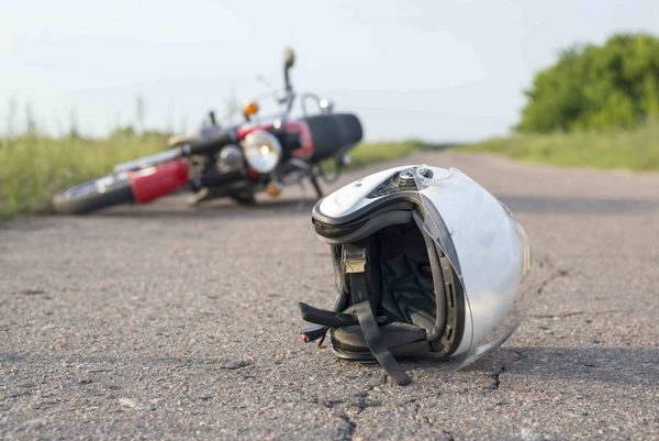 Un hombre murió tras caer de su motocicleta