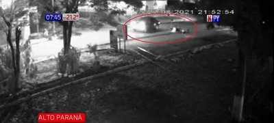 Cámaras captaron el momento del asesinato de policías en Ciudad del Este | Noticias Paraguay