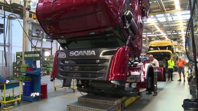 Fabricante de camiones Scania suspende producción en América Latina