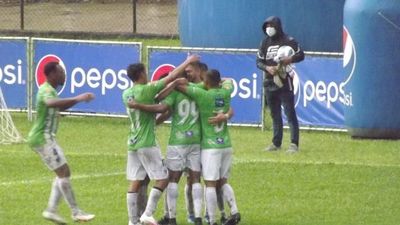 Doblete de Pedro Báez para mantener líder a Antigua