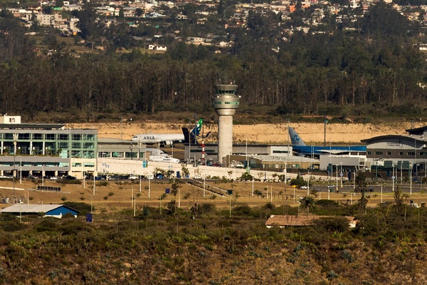 El aeropuerto de Quito suspenderá operaciones por mantenimiento de pista - MarketData