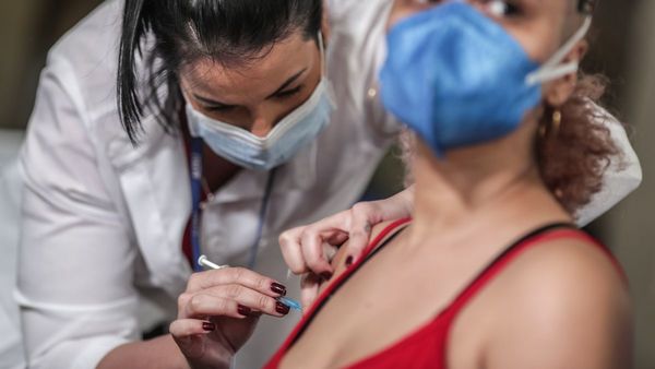 2 meses después de segunda dosis, respuesta inmune disminuye 20%