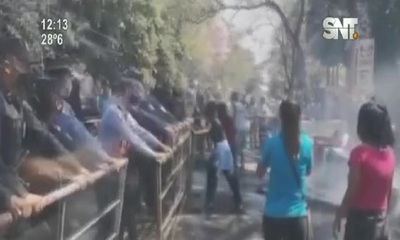 Incidentada manifestación por ollas populares - SNT
