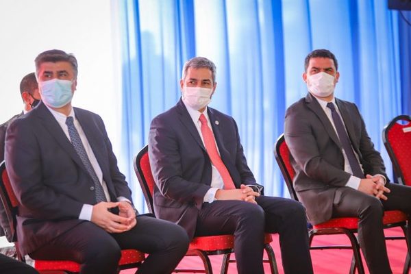 Compañías telefónicas renuevan licencias y anuncian millonarias inversiones en conectividad digital