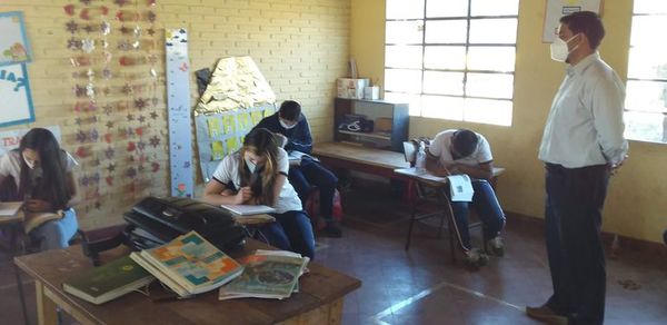 Alumnos en Santaní optan por clases virtuales ante precariedad de instituciones educativas - Nacionales - ABC Color