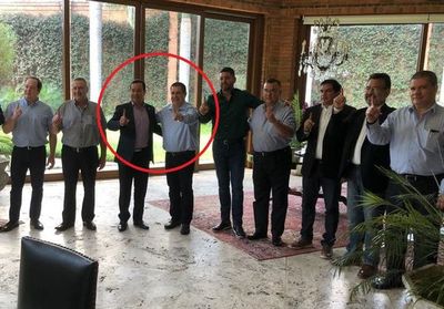 Siguen los abrazos republicanos: Ahora Cuevas se acerca a Cartes - Nacionales - ABC Color