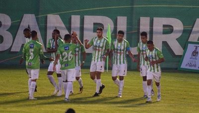 Antigua sigue como líder en Guatemala por el doblete del paraguayo Pedro Báez