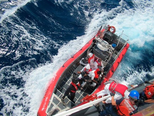 Repatrían a 11 dominicanos y 12 haitianos que navegaban hacia Puerto Rico