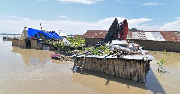 La Nación / Cientos de miles de personas afectadas en India por las inundaciones