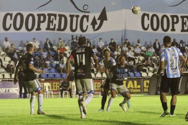 12 de Octubre logra su primera victoria en Villarrica