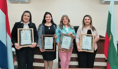 Junta Municipal de San Ignacio distingue a cuatro destacadas docentes