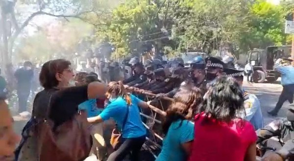 Crónica / Opa las ollas y “van a pasar hambre”, he’i