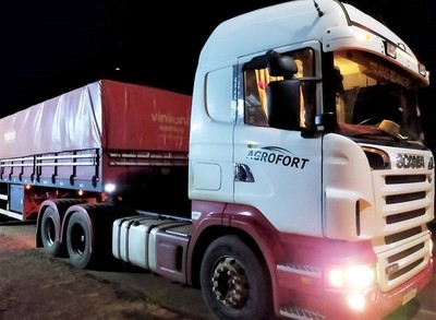 Control anticontrabando decomisó camión y máquina secadora de granos | .::Agencia IP::.