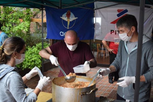 Anuncian carpa de resistencia para seguir con ollas populares