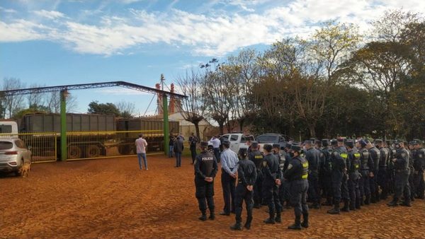 BANCO ACUSA A COLONO DESALOJADO DE RECURRIR A CHICANAS PARA USURPAR UN INMUEBLE AJENO