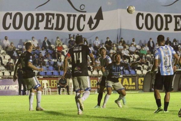 12 de Octubre logra su primera victoria en Villarrica