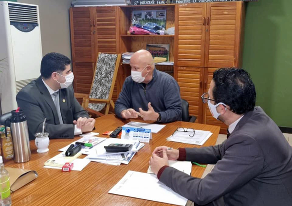 Paraguayos deben cruzar solo para actividades de turismo y gastronomía - La Clave