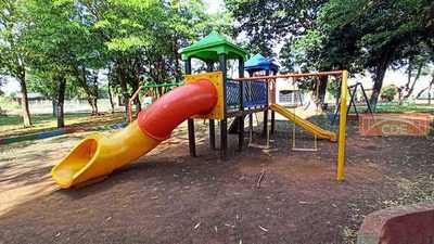 Roque Godoy construyo PARQUE INFANTILES SOBREFACTURADOS en Franco