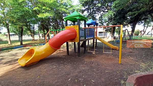Roque Godoy construyo PARQUE INFANTILES SOBREFACTURADOS en Franco