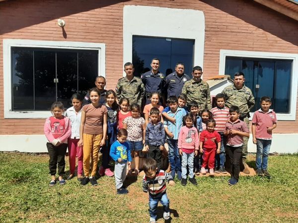 EFECTIVOS POLICIALES FESTEJARON SU DÍA OFRECIENDO ALMUERZO. - La Voz del Norte