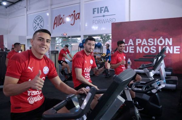 La Albirroja se moviliza con plantel “completo” - Fútbol - ABC Color